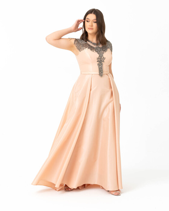  Plus Size Indian Accessoried Evening Dress