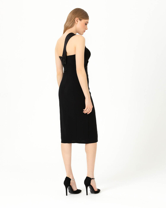 Narrow Form One Shoulder Evening Dress