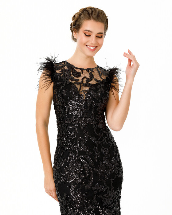  Feather Detailed Fish Form Evening Dress