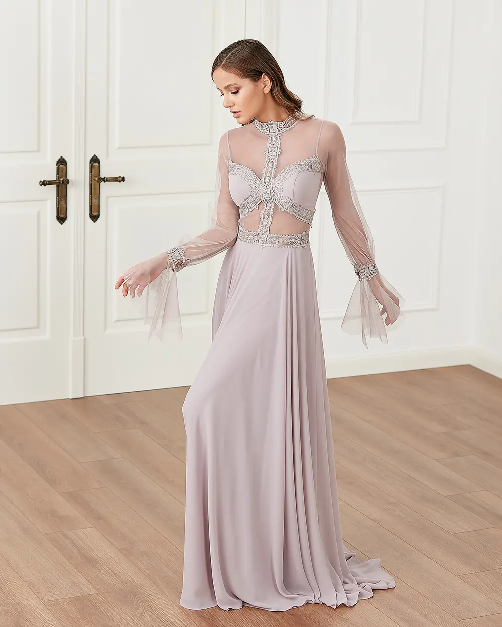 A Cut Transparent Collar Tulle Evening Dress