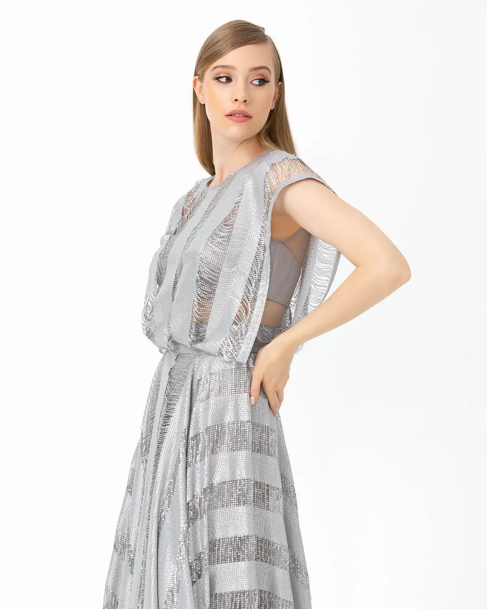 A Cut Zero Collar Embroidered Evening Dress