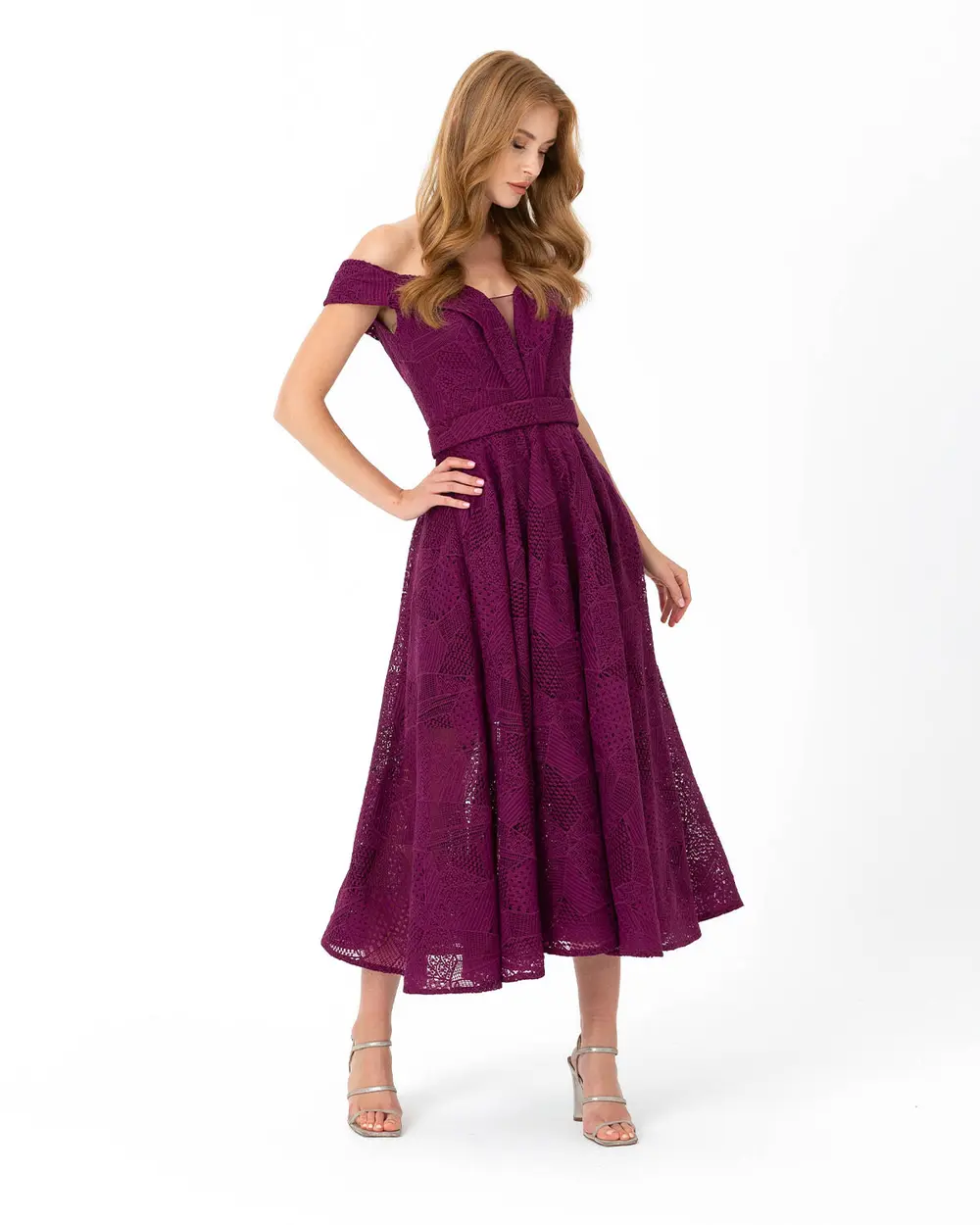  A Cut Open Shoulder Lace Evening Dress