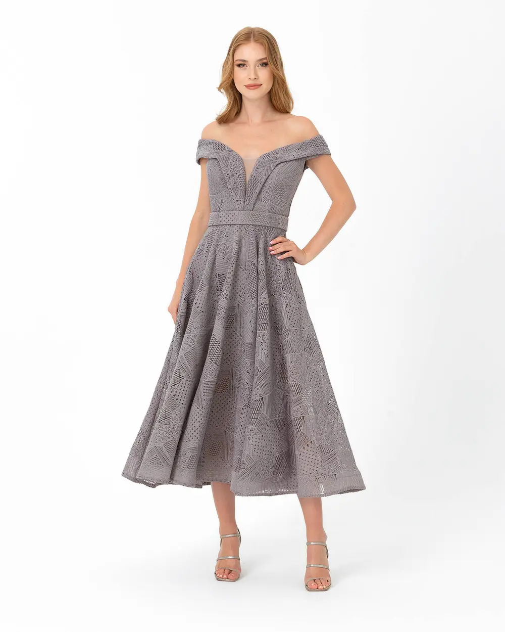  A Cut Open Shoulder Lace Evening Dress