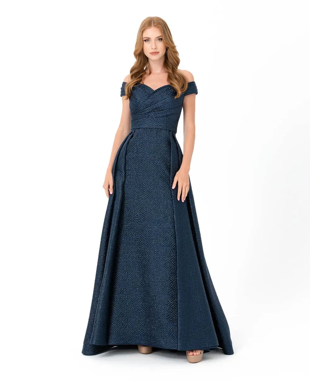  A Cut Off Shoulder Jacquard Evening Dress