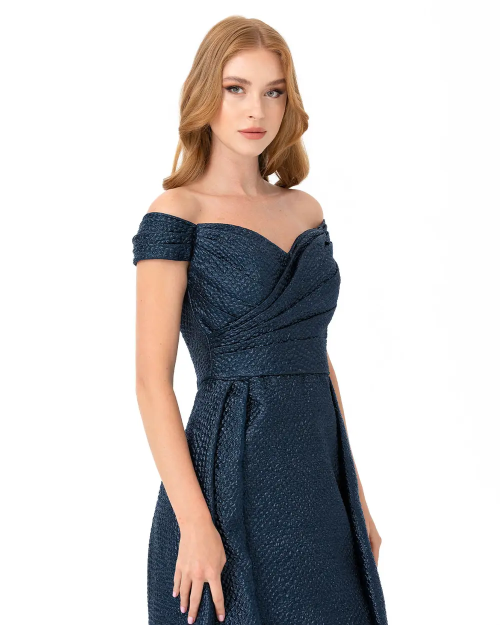  A Cut Off Shoulder Jacquard Evening Dress