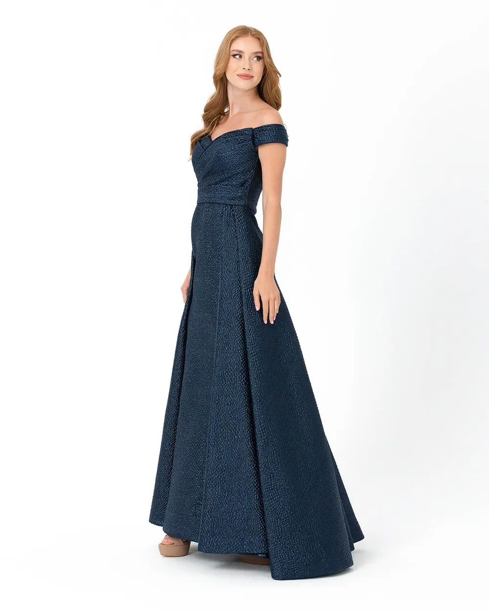  A Cut Off Shoulder Jacquard Evening Dress