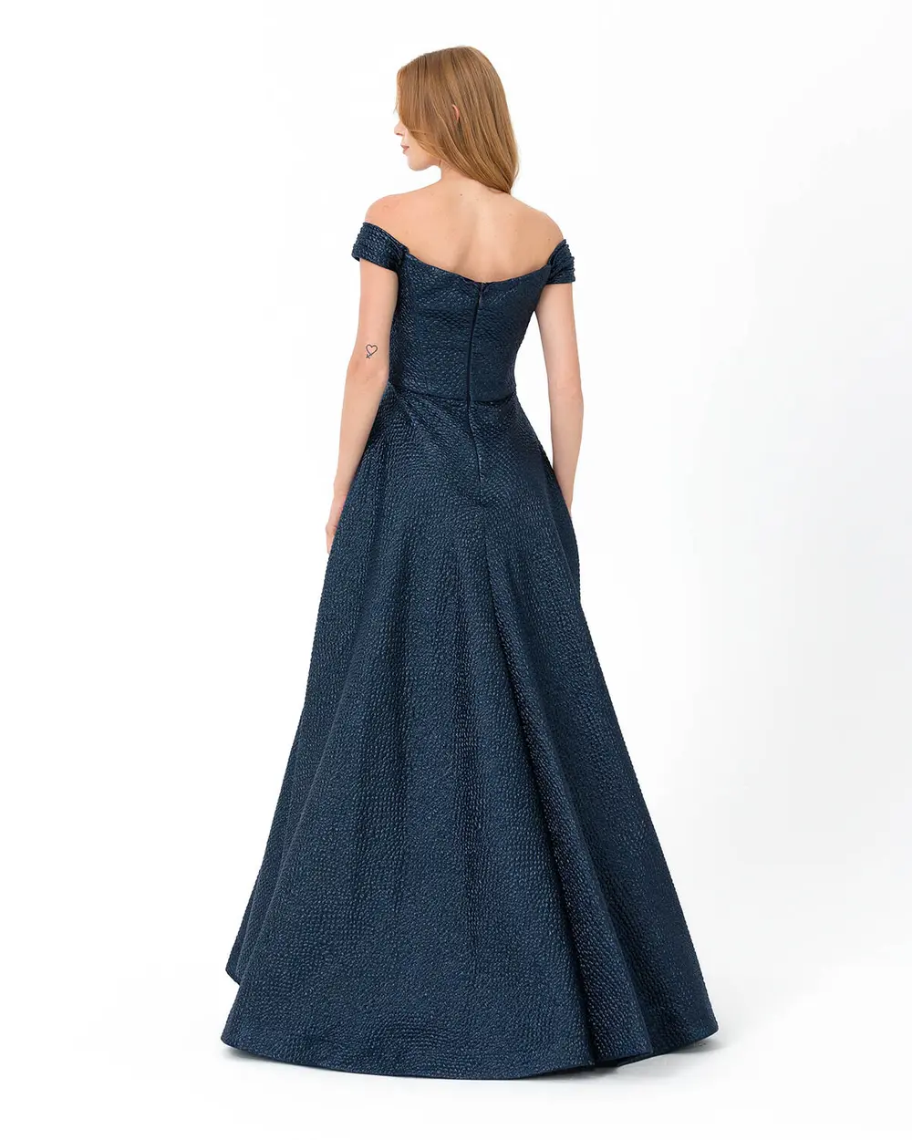  A Cut Off Shoulder Jacquard Evening Dress