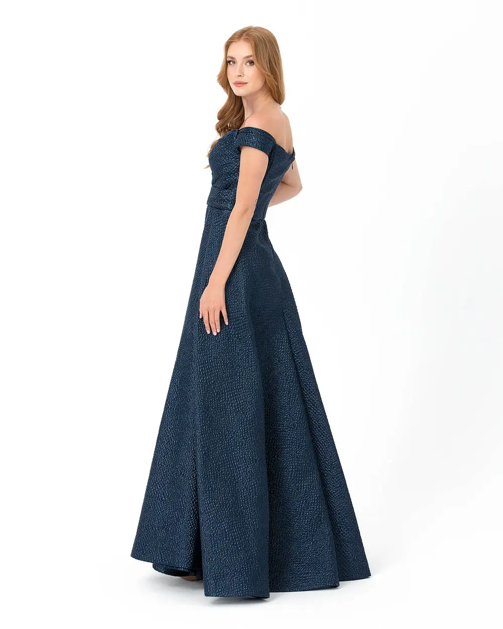  A Cut Off Shoulder Jacquard Evening Dress