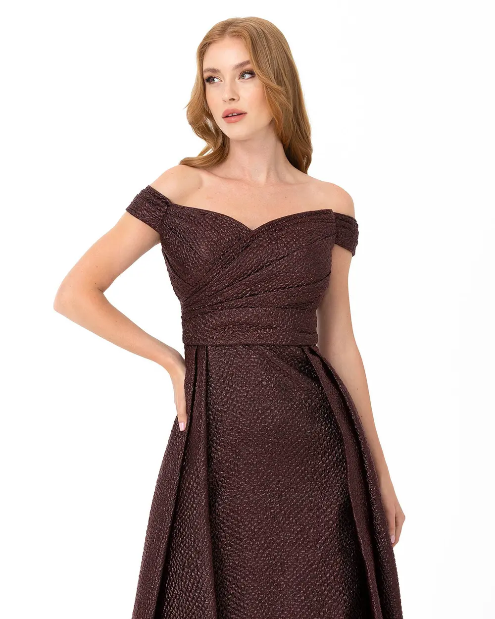  A Cut Off Shoulder Jacquard Evening Dress
