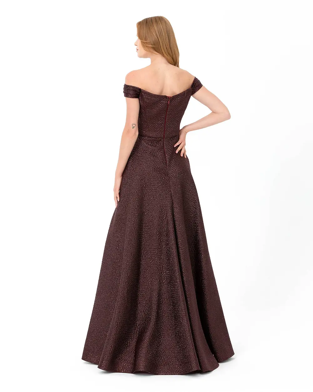  A Cut Off Shoulder Jacquard Evening Dress