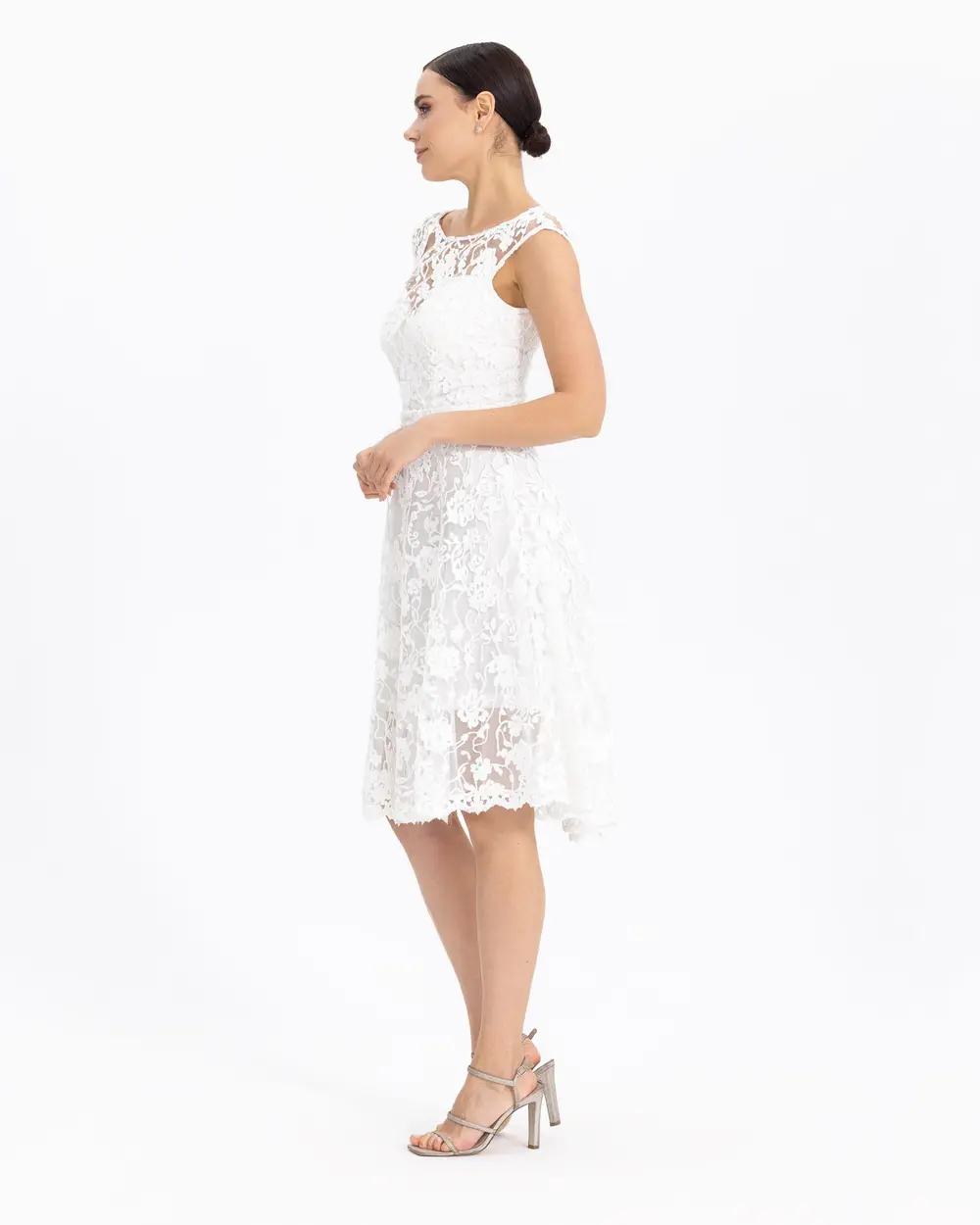 A FORM EMBROIDERED TULLE EVENING DRESS