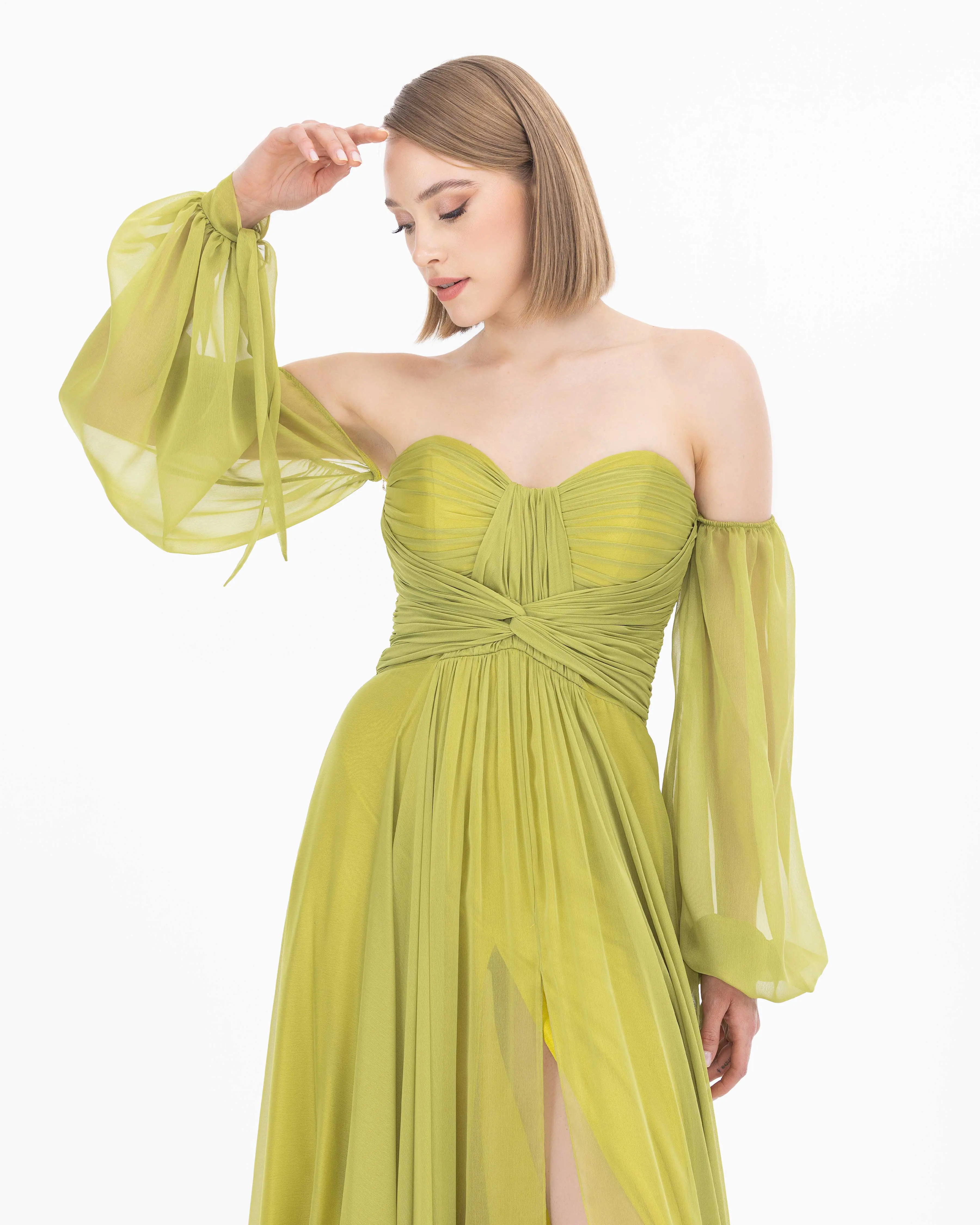 Kalp Yaka Çıkarılabilir Kollu Yırtmaçlı Abiye