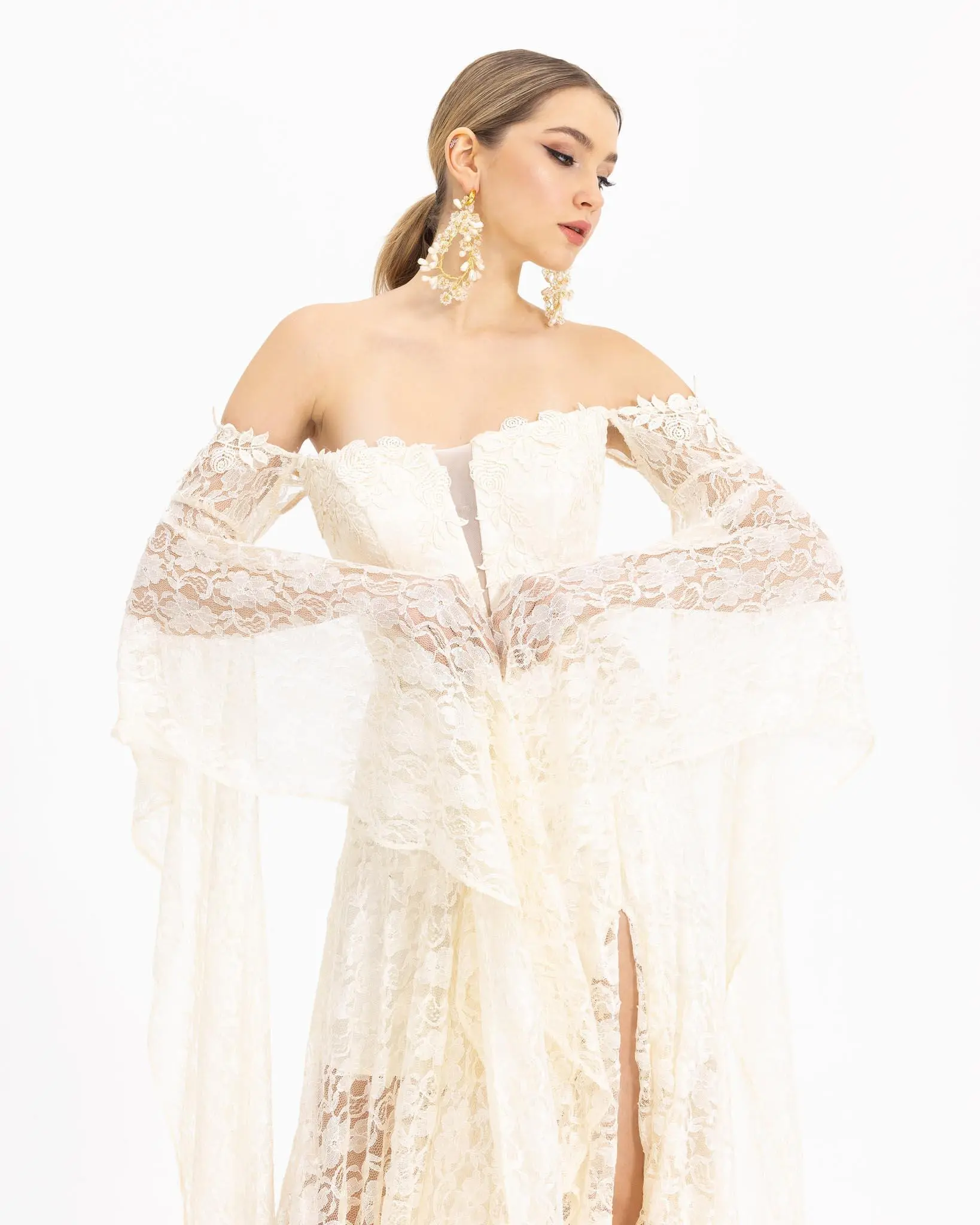 Straplez Uzun Kol Dantel Abiye