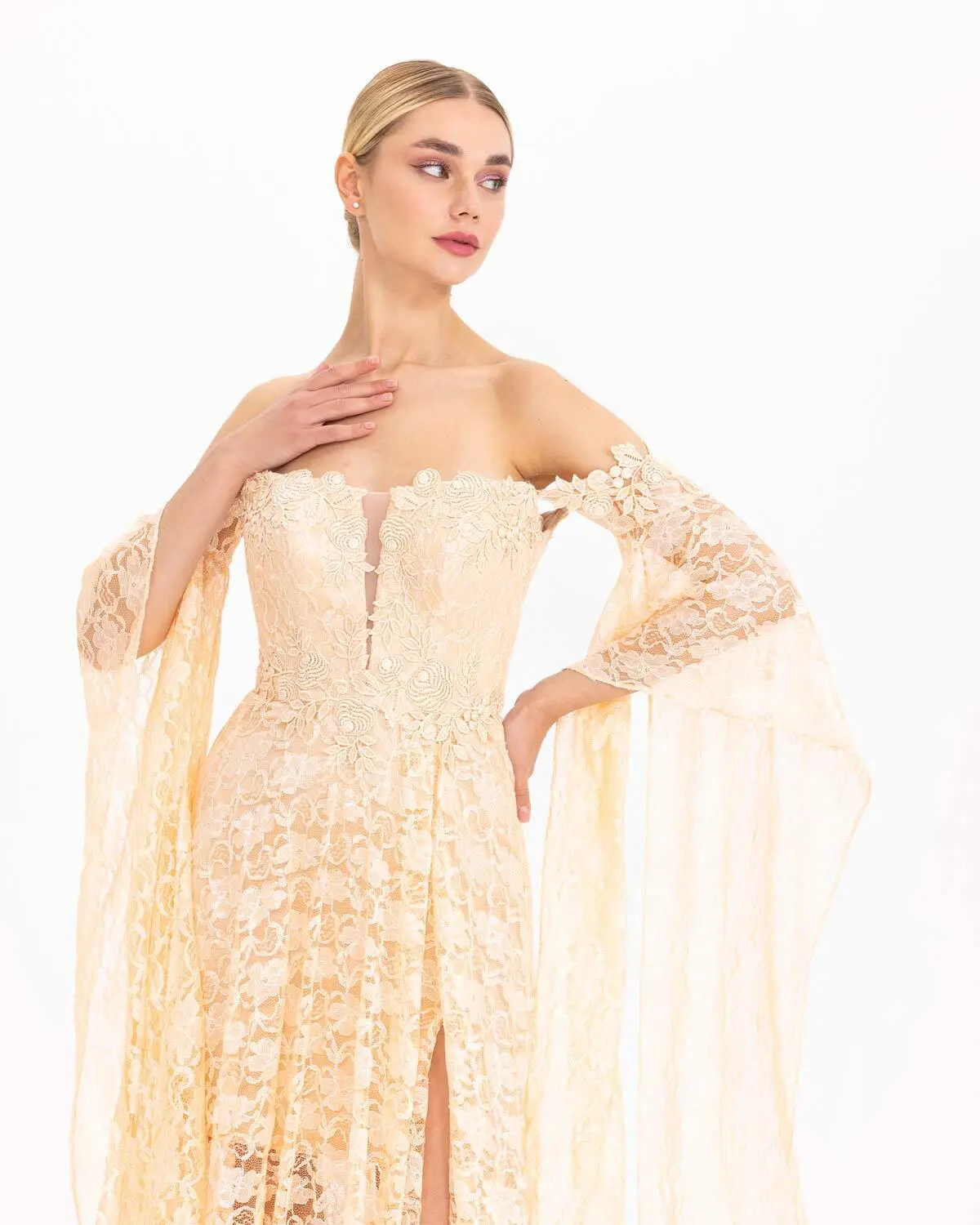 Straplez Uzun Kol Dantel Abiye