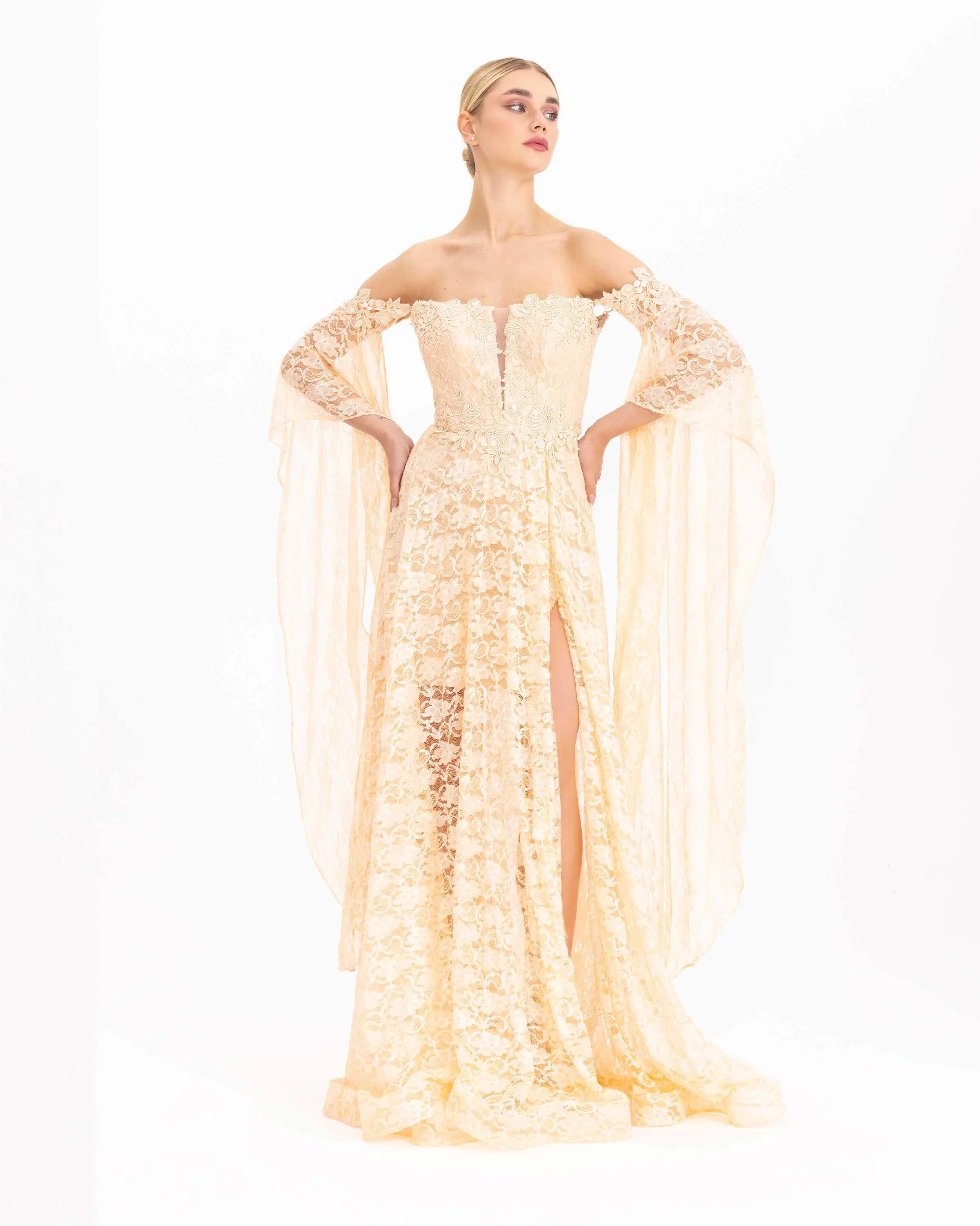 Straplez Uzun Kol Dantel Abiye