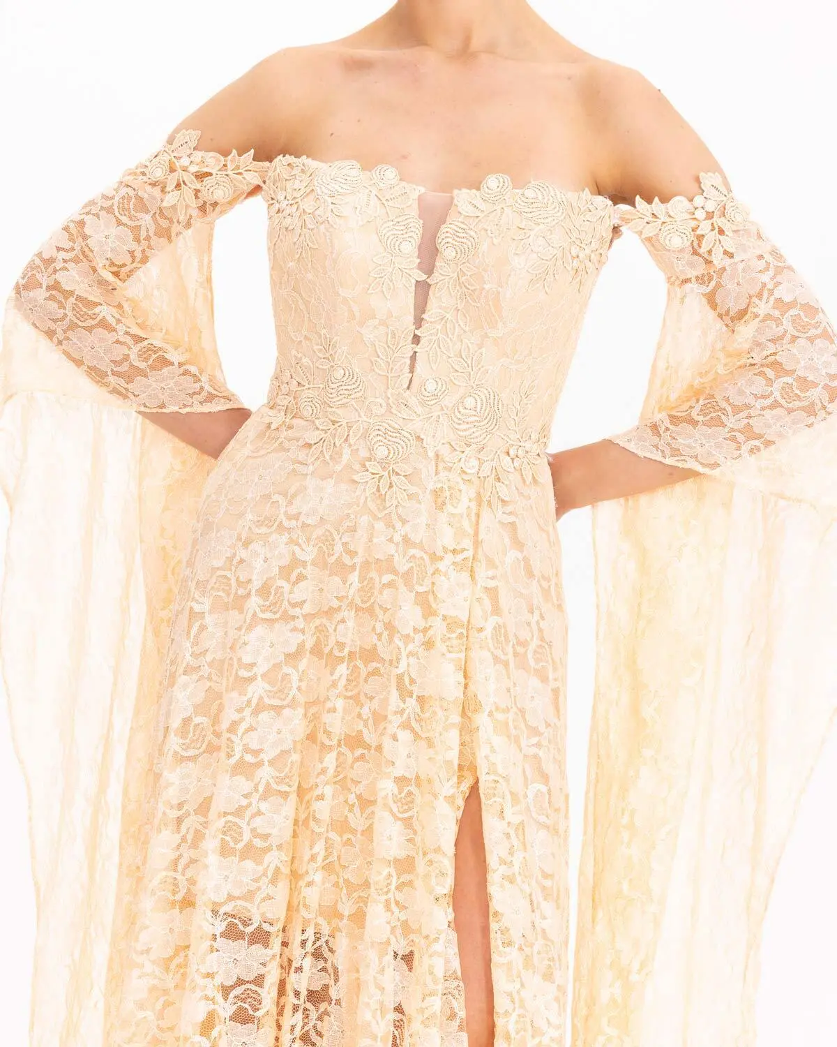 Straplez Uzun Kol Dantel Abiye