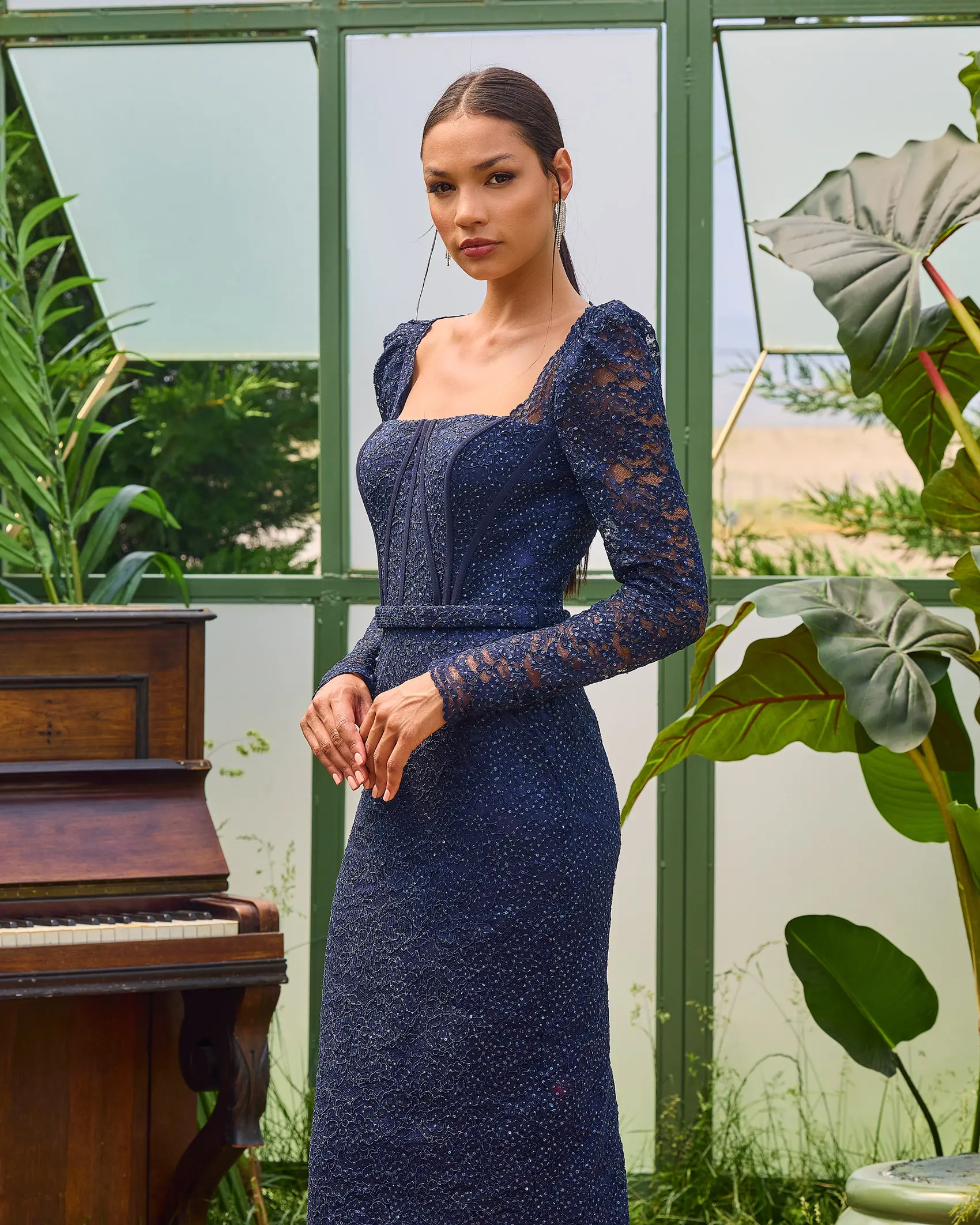 Narrow Form Sequin Lace Evening Dress